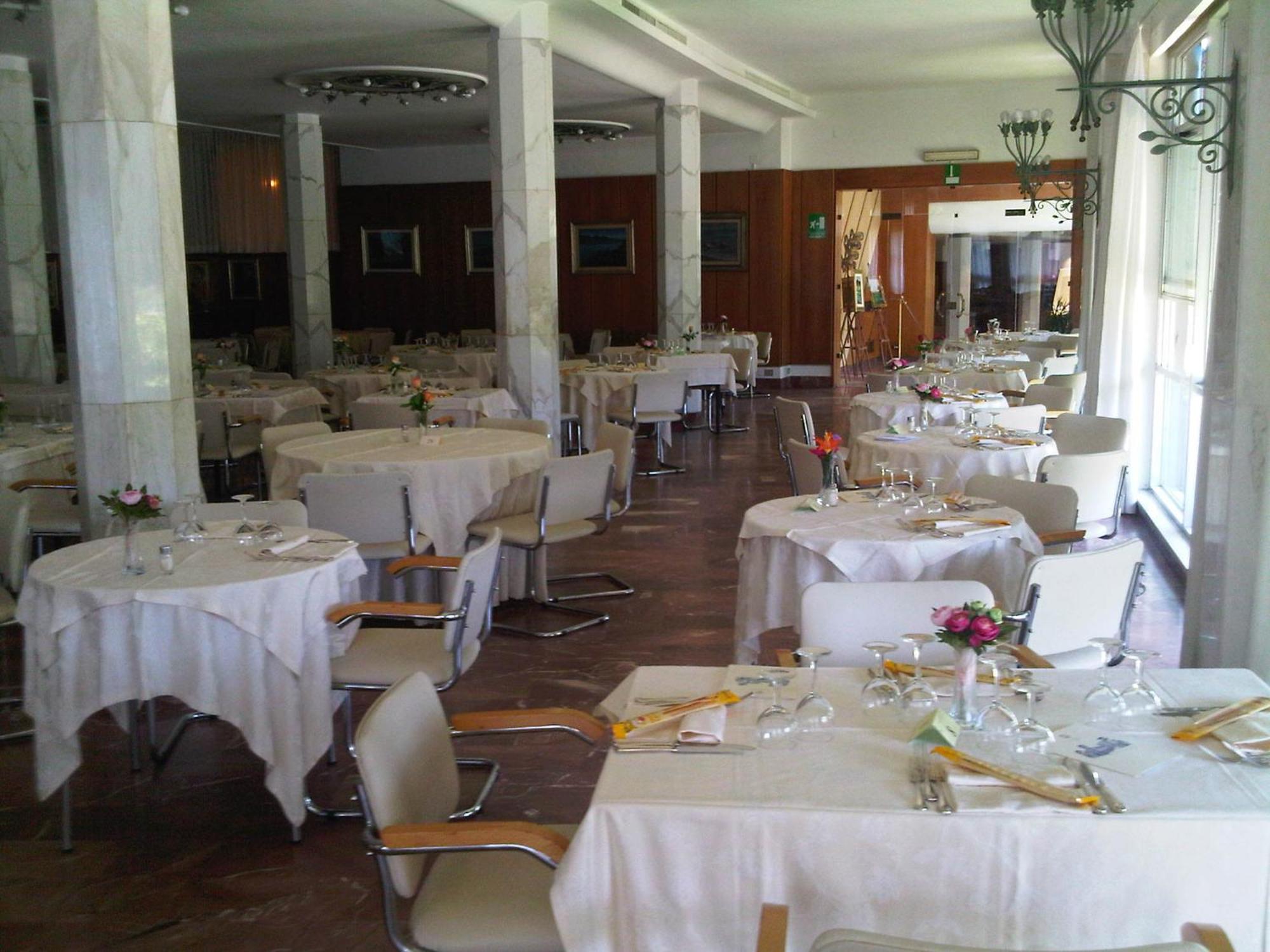 Grand Hotel Golf Тирения Екстериор снимка